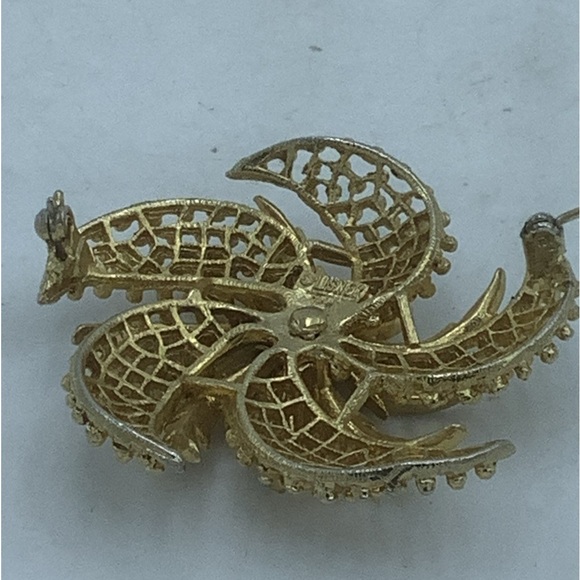 Lisner Gold-tone Starburst Flower Brooch - Picture 5 of 8